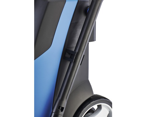 Detaljvy av en trädgårdshackare med handtag