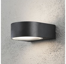 Halvrund svart vägglampa för utomhusmontering.