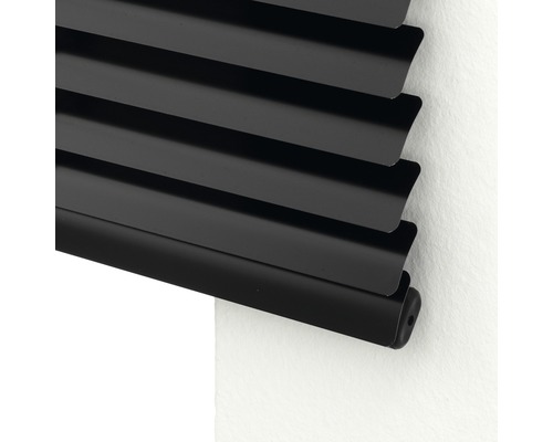 Detalj av horisontell persienn för fönsterdekoration och solskydd