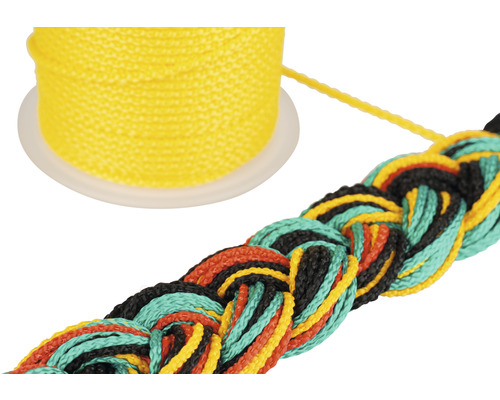 Gul snodd på en spole och en flätad tråd