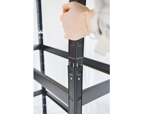 Montering av en metallhylla