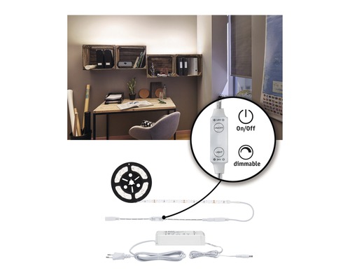 LED-remsa för att belysa ett skrivbord med hyllor