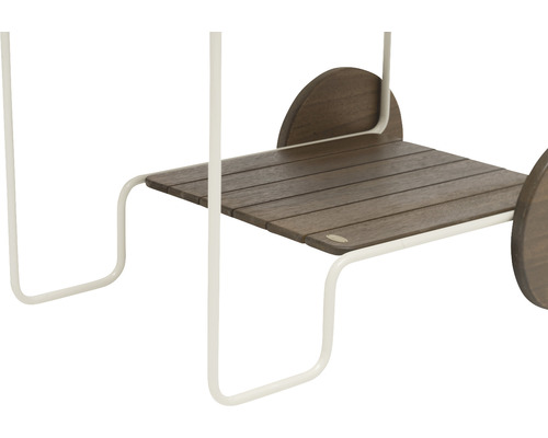 Detaljvy av en serveringsvagn med trähylla och metallram