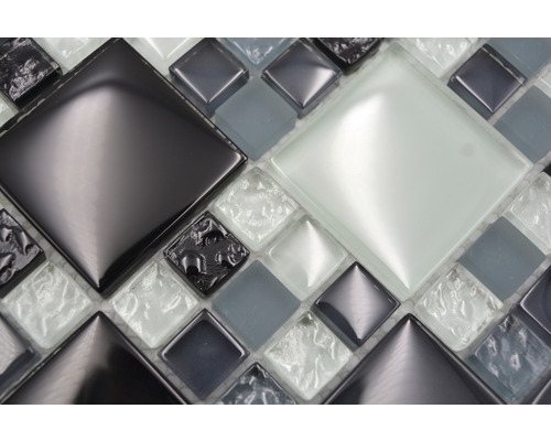 Närbild av en mosaik gjord av glas och keramik