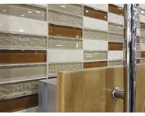 Väggkakelmosaik med bruna, beige och vita toner för väggdekoration