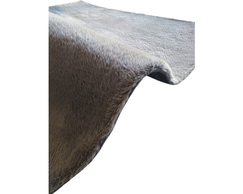 Grå matta med konstgjord päls