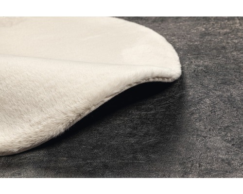 Detaljvy av en ljus matta med mjuk yta