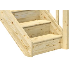 Detaljbild av en trätrappa med räcke