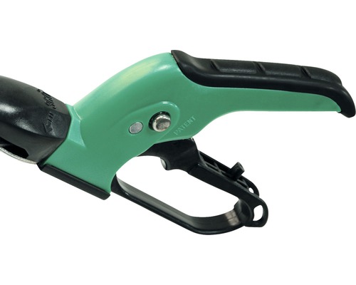 Närbild av en grensax med plasthandtag