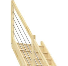 Trätrappa med räcke och metallstänger