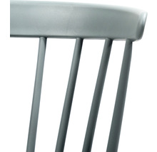 Detaljvy av ryggstödet på en stol av plast