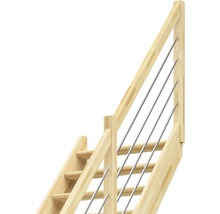 Trätrappa med rostfritt räcke