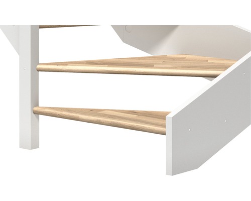 Detaljbild av en platsbesparande trappa med trästeg och vita sidopaneler