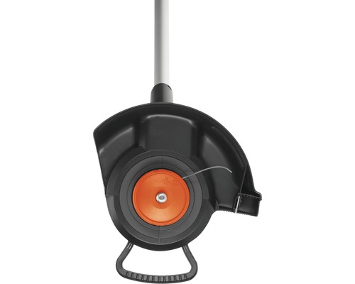 Detaljvy av en grästrimmer med skyddsanordning och skärtråd