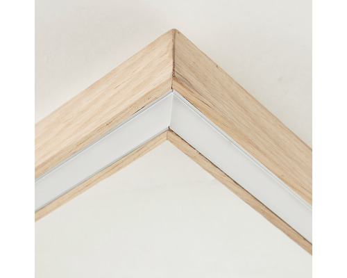 Detalj av spegel med träram