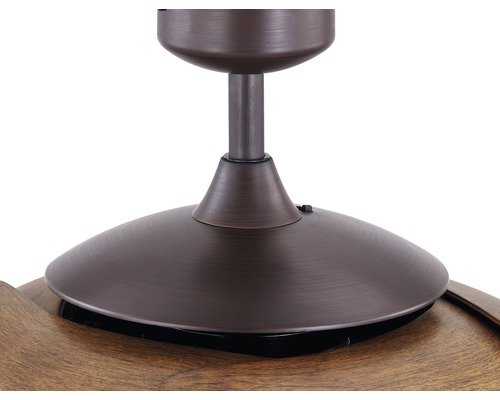 Närbild av en takfläkt med brunt hölje och rotorblad