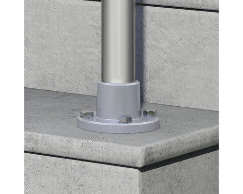 Stolpfot med bultar på betongyta