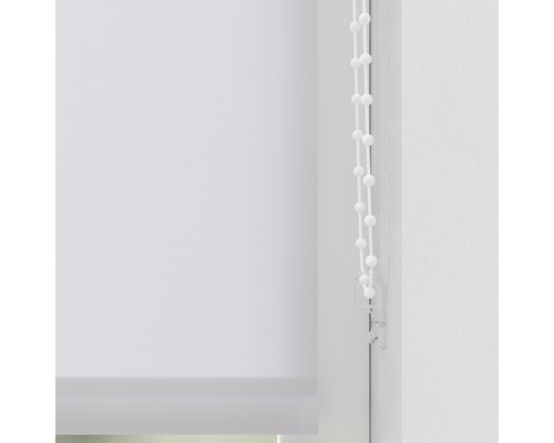 Vita fönsterrullgardiner med kedjedrag