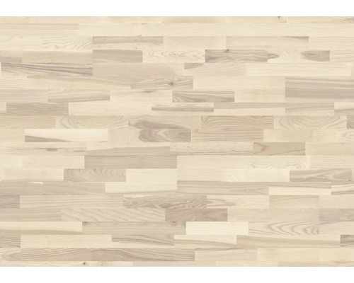 Ljust parkettgolv i ek, lagt i fiskbensmönster