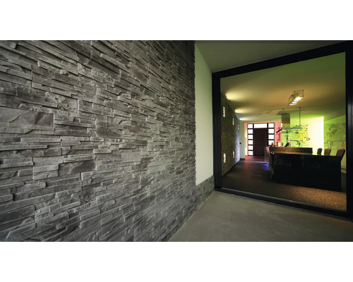 Väggdekoration med stenpaneler i en interiör