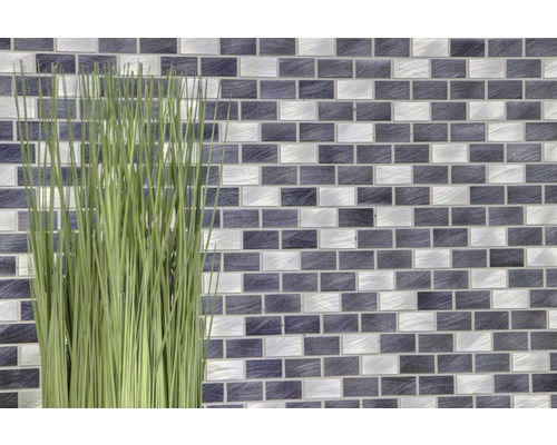 Mosaikplattvägg med gräsdekoration