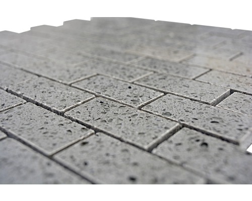 Grå mosaikplattor i horisontellt format