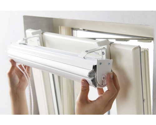 Installation av en rullgardin på fönstret