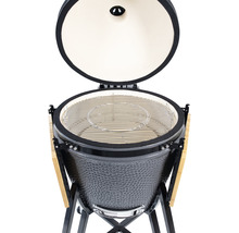 Keramisk grill med öppet lock och grillgaller