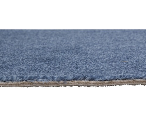 Närbild av en blå heltäckningsmatta