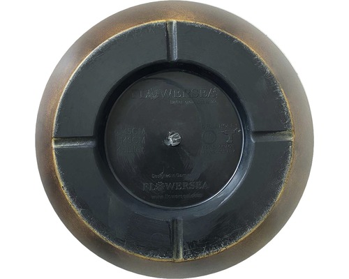 Undersidan av en blomkruka med borrmarkering