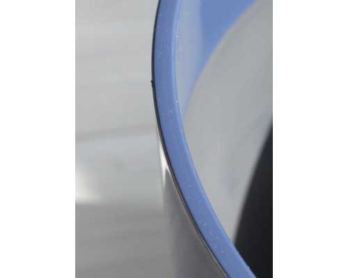 Detaljbild av en blå plastspann