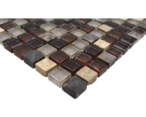 Mosaikplattor av glas och natursten