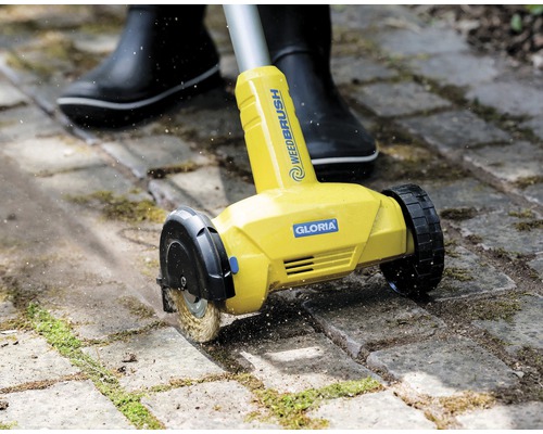 Gloria Weedbrush fogborste i användning på gatstenar