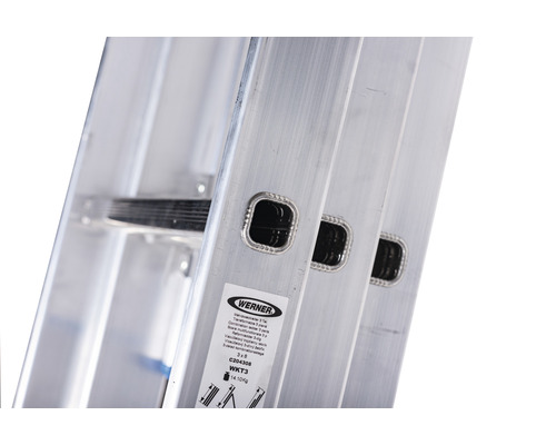 Detaljbild av en aluminiumstege med stegpinnar