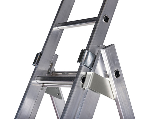 Detalj av en aluminiumstege med stegpinnar och anslutningselement