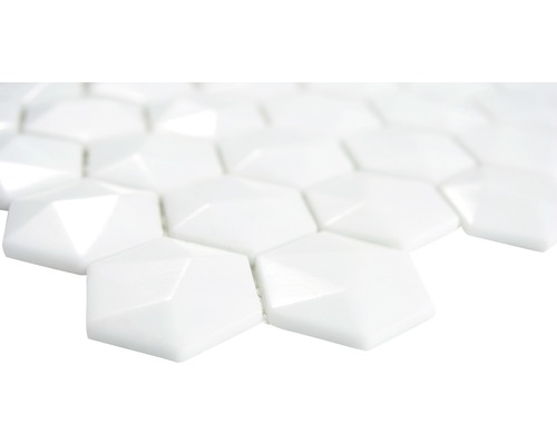 Vit mosaikplatta med hexagonalt mönster