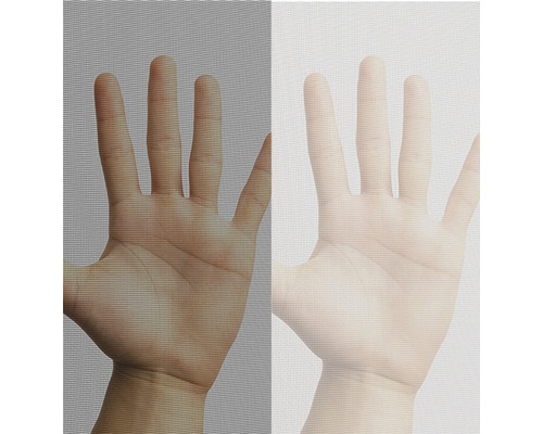 Jämförelse av två myggnät med en hand bakom, som visar ljusgenomsläppligheten