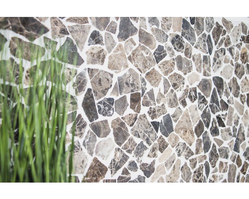 Väggkakelmosaik med naturstensutseende