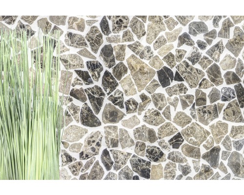 Väggplattor med naturstensutseende och dekoration