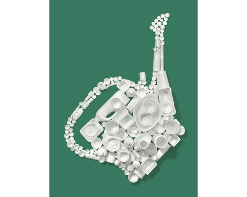 Komposition av vitt plastavfall i form av en gitarr