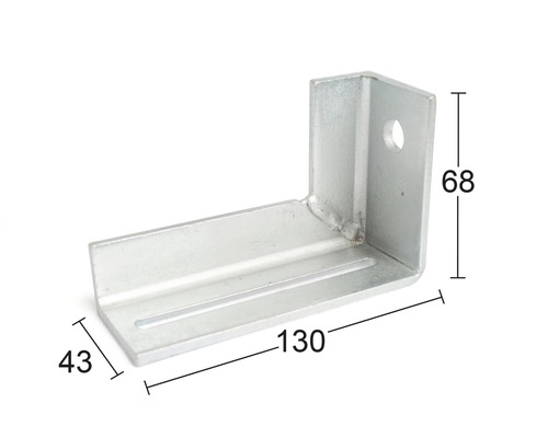 Vinkelbeslag av metall med måtten 43, 68 och 130 millimeter.