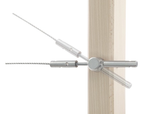 Rostfri vajer fäst på trästolpe