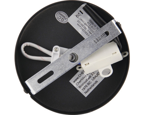 Inre vy av en taklampa med fästmaterial