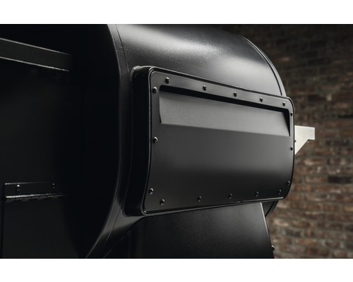 Detaljvy av en svart pelletgrill med inspektionslucka