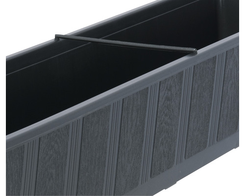 Detaljvy av en grå blomlåda med trästruktur