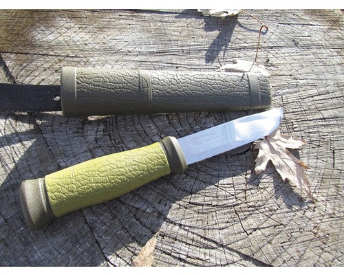 Kniv med plasthandtag och slida