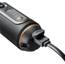 Detaljvy av en enhet med USB-anslutning