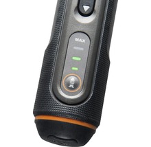 Närbild av ett mätinstrument som indikerar maxvärdet och en symbol för djupmätning.