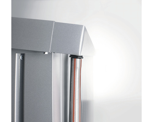 Detaljvy av aluminiumkonstruktion med kabelgenomföring