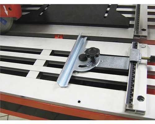 Detaljvy av kakelskärare med vinkeljustering